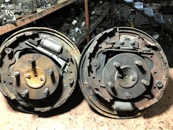 Hyundai Starex Arka Sağ Aks Taşıyıcı Fren Tablası