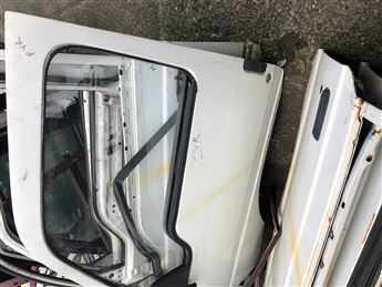 Isuzu WFR 2.4 Sol Ön Kapı