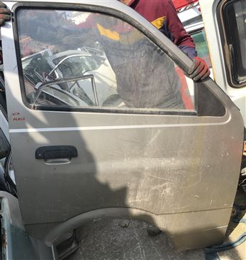 Kia Pregio 1997-2005 Çıkma Sağ Ön Kapı