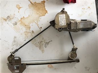 Lada Vega Sağ Arka Kapı Cam Krikosu