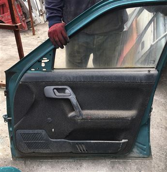 Lada Vega Sağ Ön Kapı