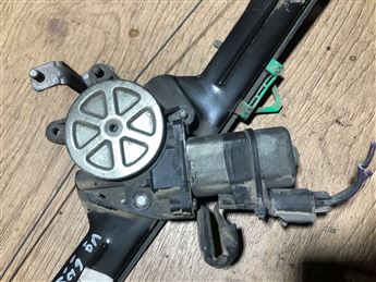 Linea Sağ Ön Kapı Cam Krikosu