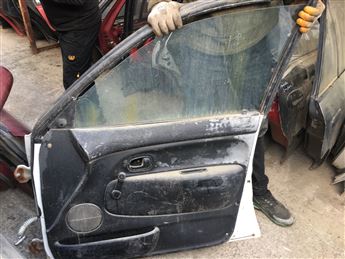 Mazda 121 Sağ Ön Kapı