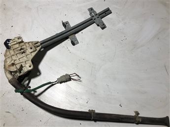 Mazda 323 1989-1994 Sol Ön Kapı Cam Krikosu