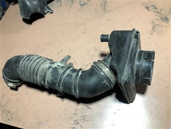 Mazda 323 1990-1995 Hava Filtre Rezonatörü ve Bağlantı Borusu