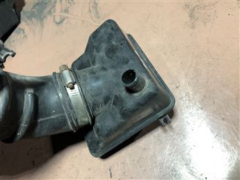 Mazda 323 1990-1995 Hava Filtre Rezonatörü ve Bağlantı Borusu