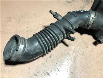 Mazda 323 1990-1995 Hava Filtre Rezonatörü ve Bağlantı Borusu