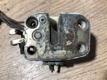 Mazda 323 1990-1997 Sağ Ön Kapı Kilidi