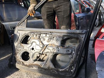 Mazda 323 Sedan 1997-2001 Sağ Ön Kapı