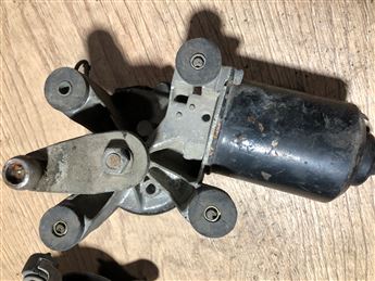 Mazda 626 1997-2002 Ön Cam Silecek Motoru