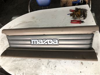 Mazda E2200 1996-1999 Ön Panjur