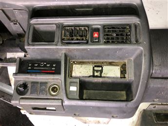 Mazda E2200 1998-2001 Göğüslük Torpido