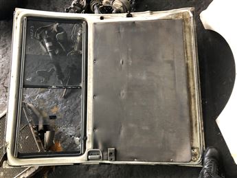 Mazda E2200 Çıkma Sağ Sürgülü Kapı (Kusurlu)