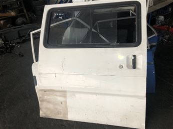 Mazda E2200 Çıkma Sağ Sürgülü Kapı (Kusurlu)