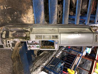 Mazda E2200 Göğüslük