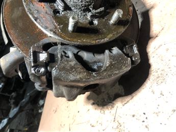 Mazda E2200 Sağ Ön Fren Kaliperi