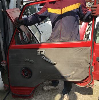 Mazda E2200 Sağ Ön Kapı