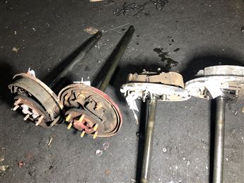 Mazda E2200 Sol Arka Taşıyıcı Aks Fren Tablası