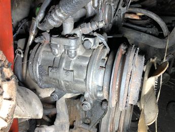 Mercedes 280 Çıkma Klima Komprasörü