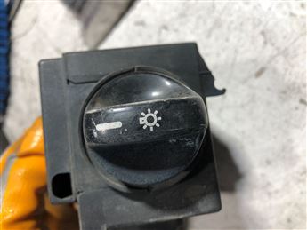 Mercedes A160 Far Kontrol Düğmesi 1685450104