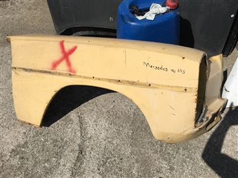 Mercedes w115 Sağ Ön Çamurluk