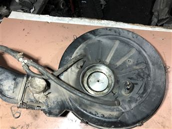 Mercedes W123 Hava Filtre Kutusu