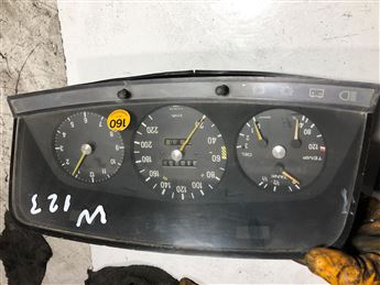 Mercedes W123 Kilometre Saati Gösterge Paneli 87001050
