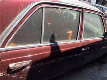 Mercedes W123 Sağ Ön Arka Kapı