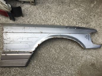 Mercedes w126 300S Sağ Ön Çamurluk