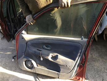 Mitsubishi Carisma 1998-2005 Sağ Ön Kapı