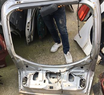 Mitsubishi Carisma HB 2001-2005 Çıkma Bagaj Kapağı