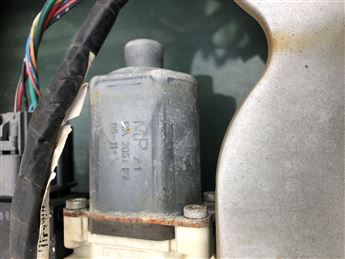 Mitsubishi Colt 2004-2012 Sol Ön Kapı Cam Krikosu 