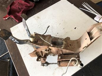 Mitsubishi L300 Pedal Takımı (Fren - Debriaj)