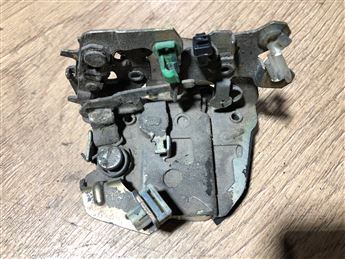 Nissan Altima Sol Arka Kapı kilidi