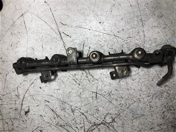 Nissan Bluebird 2.0 1991-1994 Enjektör Kütüğü