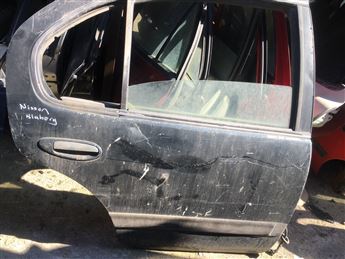 Nissan Bluebird Çıkma Sağ Arka Kapı