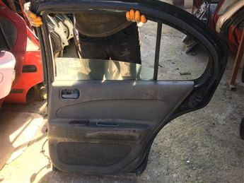 Nissan Bluebird Sağ Arka Kapı