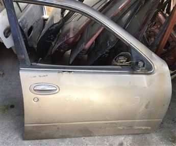 Nissan Bluebird Çıkma Sağ Ön Kapı