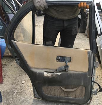 Nissan Bluebird Sol Arka Kapı