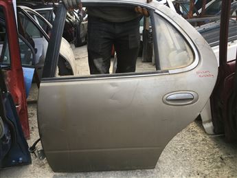 Nissan Bluebird Sol Arka Kapı