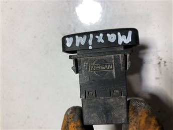 Nissan Maxima 4'lü Flaşör Düğmesi