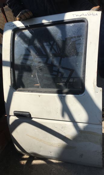 Nissan Pick-up 1990-1996 (Çift Kabin) Sağ Arka Kap