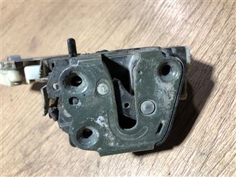 Nissan Sunny Primera Sağ Arka Kapı Kilidi