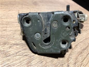 Nissan Sunny Primera Sol Arka Kapı Kilidi