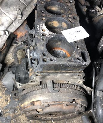 Nissan Urban 2.5 D Çıkma Yarım Motor