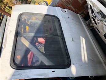 Nissan Vanetta 1995-2001 Çıkma Sürgülü Sağ Kapı