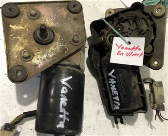 Nissan Vanetta Ön Cam Silecek Motoru 9390332230