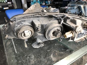 Opel Astra G Sağ Ön Far