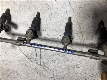 Opel Astra J Cruze 1.6 Enjektör Kütüğü