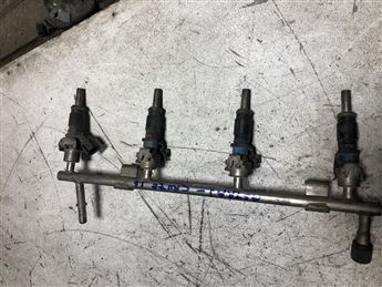 Opel Astra J Cruze 1.6 Enjektör Kütüğü